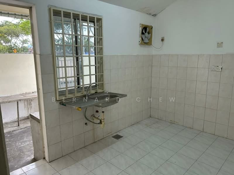 Semi-Detached House for Rent in Taman Iping (Batu Maung) - Bernard Chew - Kitchen - PropertyGuru.com.my