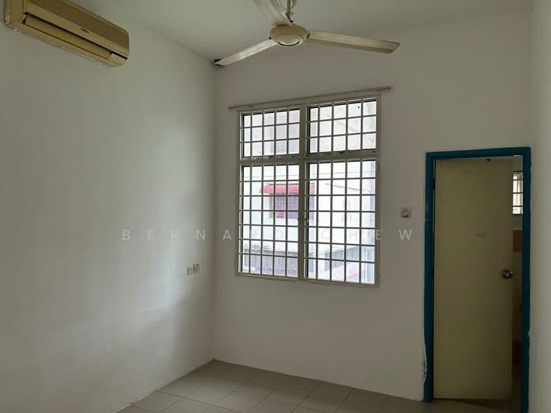 Semi-Detached House for Rent in Taman Iping (Batu Maung) - Bernard Chew - Interior - PropertyGuru.com.my