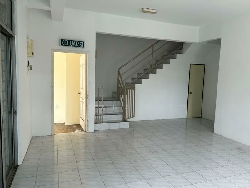Semi-Detached House for Rent in Taman Iping (Batu Maung) - Bernard Chew - Entrance - PropertyGuru.com.my