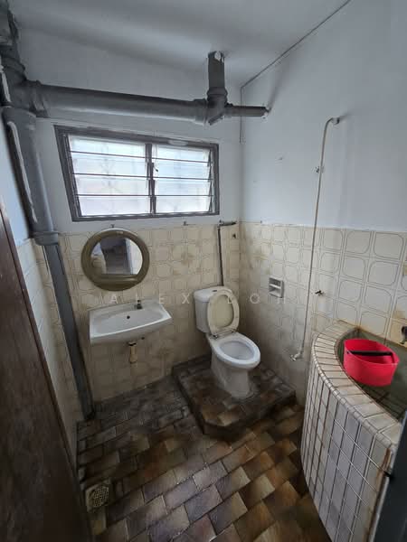 Rumah Teres 2 Tingkat untuk Dijual di KL City Centre (Kuala Lumpur) - Alex Loh - Ground floor Bathroom - PropertyGuru.com.my