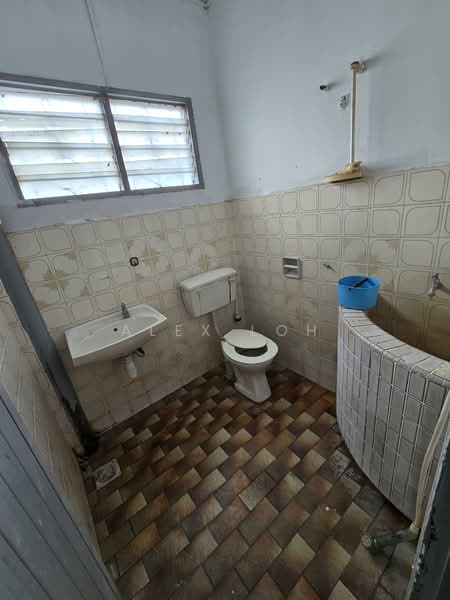 Rumah Teres 2 Tingkat untuk Dijual di KL City Centre (Kuala Lumpur) - Alex Loh - Common Bathroom - PropertyGuru.com.my