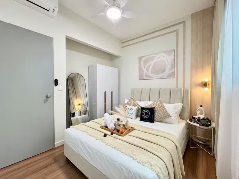 Service Residence for Sale at Daya 1 Residences (D1R), TD Central - Bella Tan - Bedroom - PropertyGuru.com.my