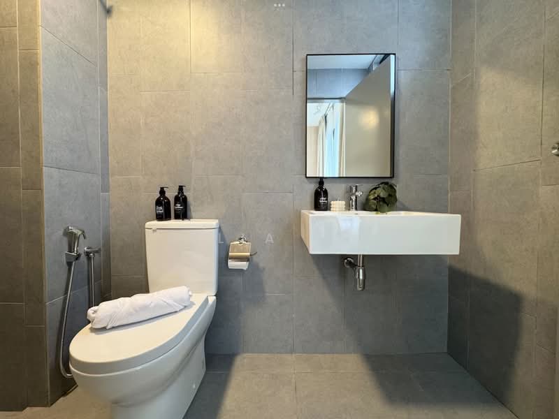 Service Residence for Sale at Daya 1 Residences (D1R), TD Central - Bella Tan - Bathroom - PropertyGuru.com.my