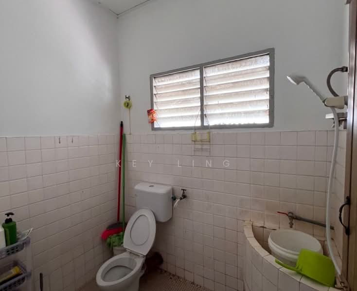 2-storey Terraced House for Sale in SS2 (Petaling Jaya) - Key Ling - Bathroom - PropertyGuru.com.my