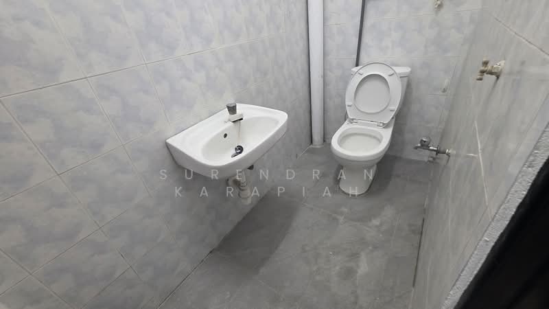 Rumah Teres 2 Tingkat untuk Disewa di Klang (Selangor) - Surendran Karapiah - Bathroom - PropertyGuru.com.my