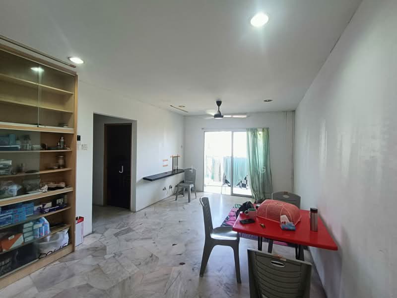 Pangsapuri untuk Dijual di Kenanga Apartments - Justin Ng - Living Room - PropertyGuru.com.my