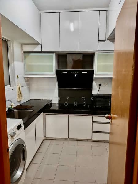 Kondominium untuk Disewa di The Zest @ Kinrara 9 - Derrick Yeong - Kitchen - PropertyGuru.com.my
