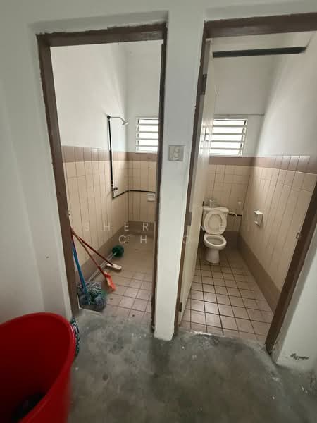 Kedai / Pejabat untuk Disewa di Bayan Lepas (Penang) - Sherlene Choo - Bathroom - PropertyGuru.com.my