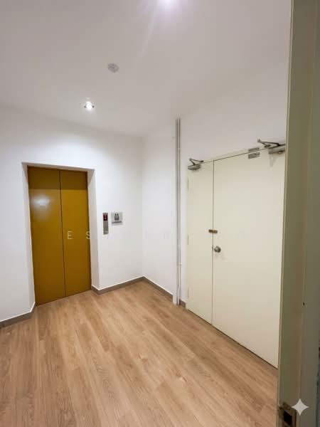 Shop / Office for Rent in Taman Putra Damai (Ara Damansara) - Esther Tan - Corridor - PropertyGuru.com.my