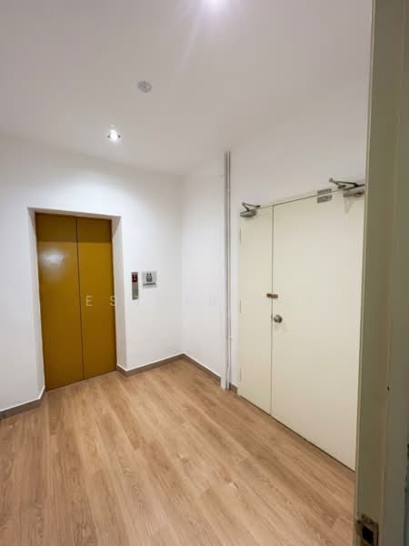 Shop / Office for Rent in Taman Putra Damai (Ara Damansara) - Esther Tan - Corridor - PropertyGuru.com.my