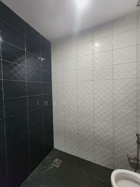 1-storey Terraced House for Sale in Taman Universiti (Skudai) - Iden Tan - Bathroom - PropertyGuru.com.my