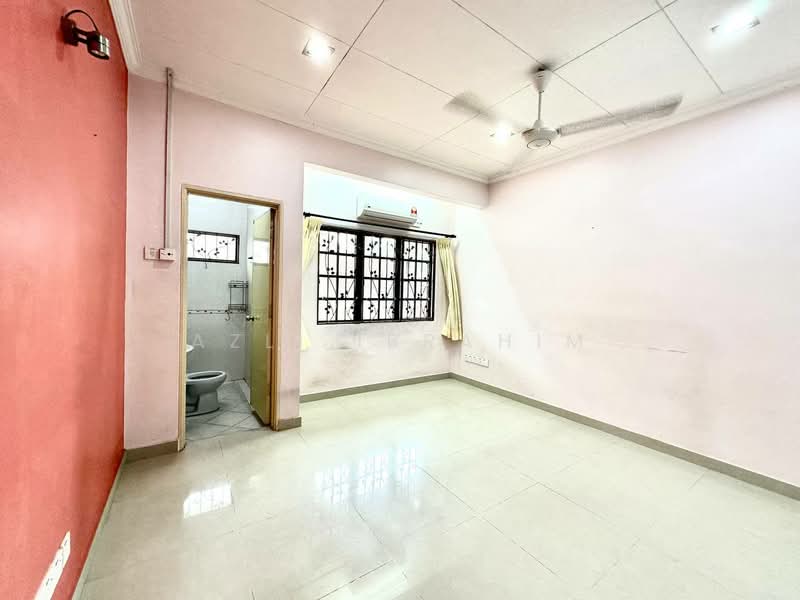 2-storey Terraced House for Sale in Cheras (Selangor) - Azli Ibrahim - Bathroom - PropertyGuru.com.my