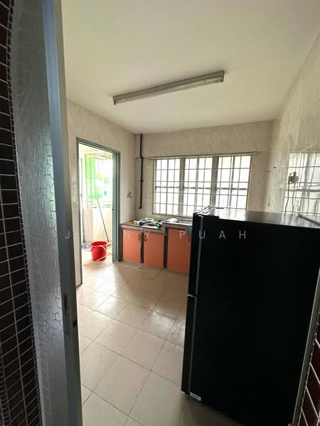 Condominium for Rent at Meadow Park 3 - Jenny Puah - Kitchen - PropertyGuru.com.my