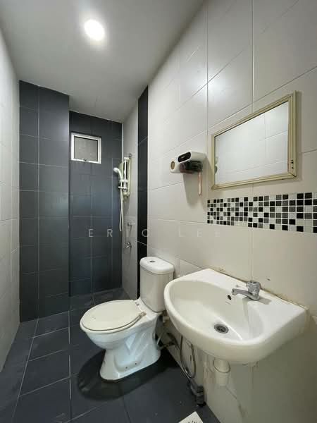 Apartment for Sale at Zennith Suites (Pangsapuri Kebun Teh) - Eric Lee - Bathroom - PropertyGuru.com.my