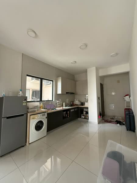 Condominium for Sale at Bay Point @ Country Garden Danga Bay - NG ZEN XI - Kitchen - PropertyGuru.com.my