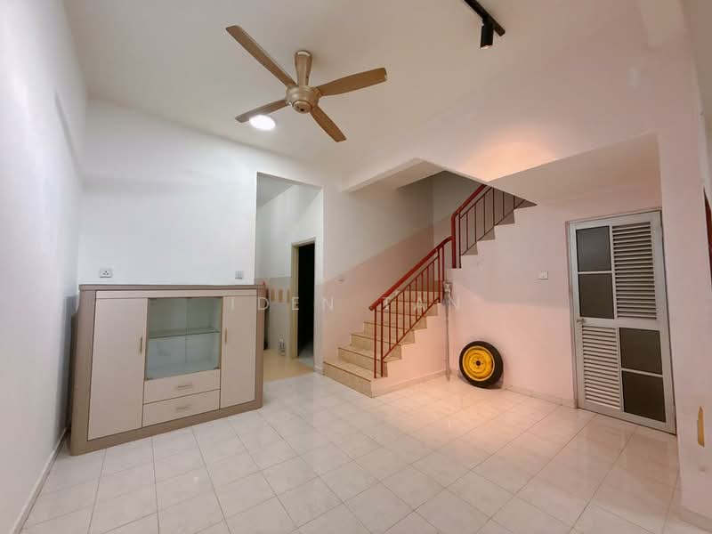 Rumah Teres 2 Tingkat untuk Dijual di Taman Kota Jaya (Kota Tinggi) - Iden Tan - Living Room - PropertyGuru.com.my