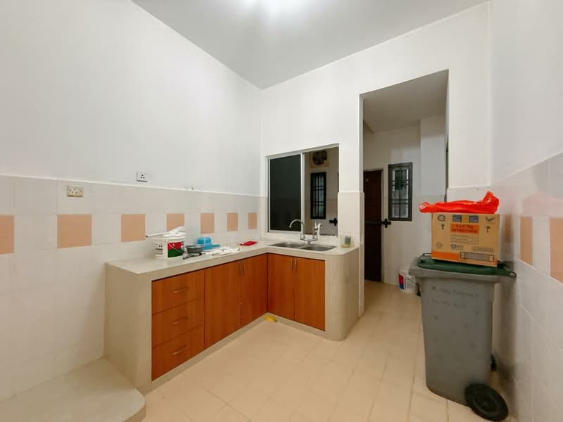 Rumah Teres 2 Tingkat untuk Dijual di Taman Kota Jaya (Kota Tinggi) - Iden Tan - Kitchen - PropertyGuru.com.my