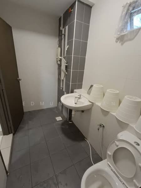 Service Residence for Rent at D'Ambience Residences (Pangsapuri Ikatan Flora) - Edmund Chan - Bathroom - PropertyGuru.com.my