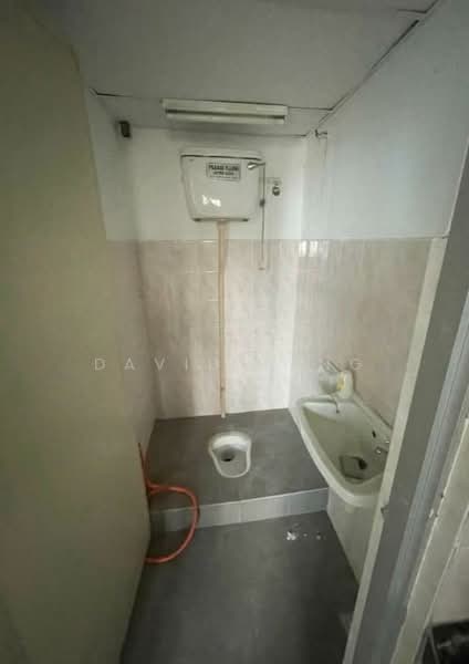 Kedai untuk Disewa di Bandar Seri Putra (Bangi) - David Tang - Bathroom - PropertyGuru.com.my