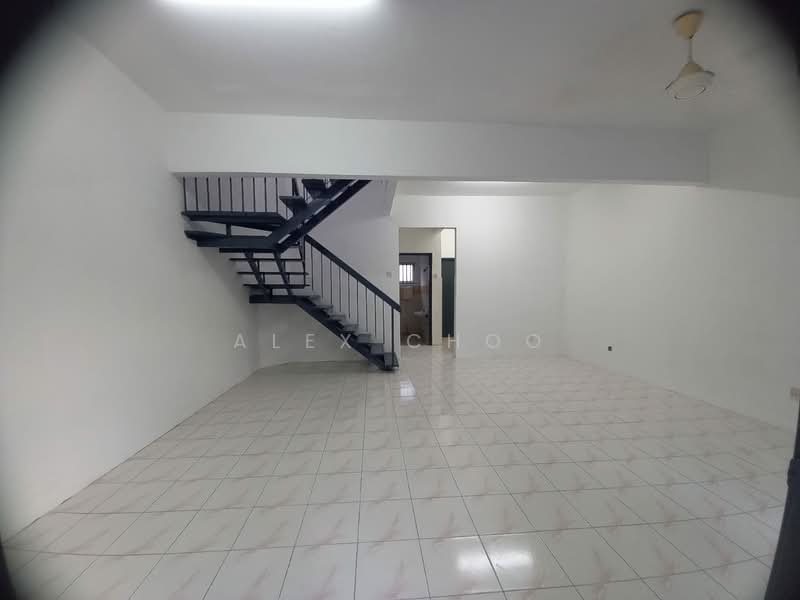 2-storey Terraced House for Sale in Taman Lestari Putra (Seri Kembangan) - Alex Choo - Living Room - PropertyGuru.com.my