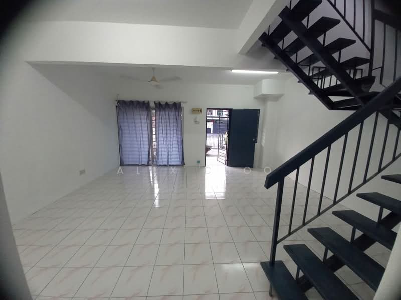 2-storey Terraced House for Sale in Taman Lestari Putra (Seri Kembangan) - Alex Choo - Living Room - PropertyGuru.com.my