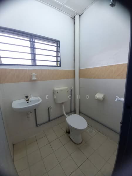 2-storey Terraced House for Sale in Taman Lestari Putra (Seri Kembangan) - Alex Choo - Bathroom - PropertyGuru.com.my