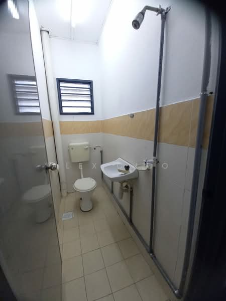 2-storey Terraced House for Sale in Taman Lestari Putra (Seri Kembangan) - Alex Choo - Bathroom - PropertyGuru.com.my