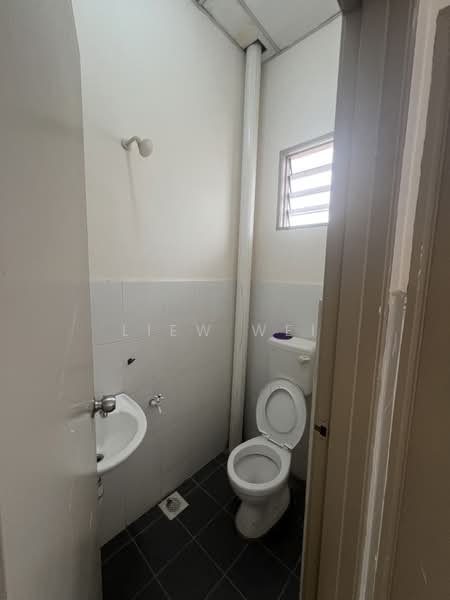 Pejabat untuk Disewa di Taman Lestari Putra (Seri Kembangan) - Wei Liew - PropertyGuru.com.my