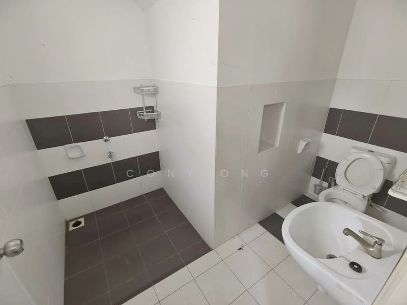Rumah Teres 2 Tingkat untuk Dijual di Setia Tropika (Johor Bahru) - Cony Ong - Bathroom - PropertyGuru.com.my