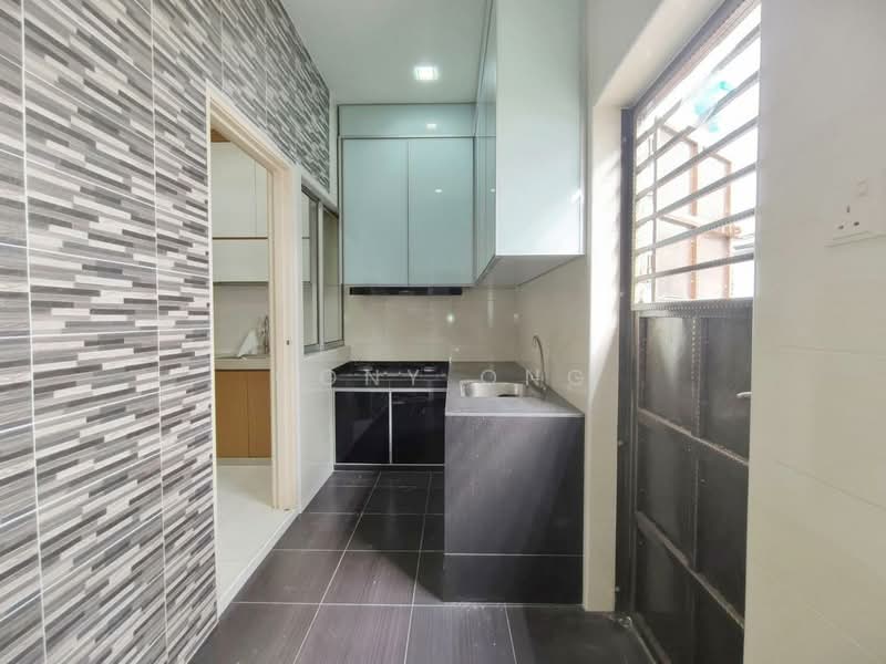 Rumah Teres 2 Tingkat untuk Dijual di Setia Tropika (Johor Bahru) - Cony Ong - Kitchen - PropertyGuru.com.my
