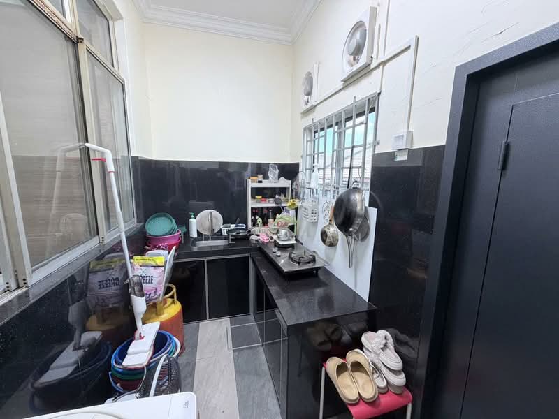 1-storey Terraced House for Sale in Taman Universiti (Skudai) - Iden Tan - Kitchen - PropertyGuru.com.my
