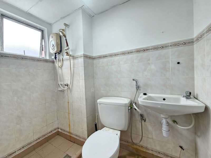 Kondominium untuk Dijual di Ketumbar Heights - Jeffrey Ooi - Bathroom - PropertyGuru.com.my