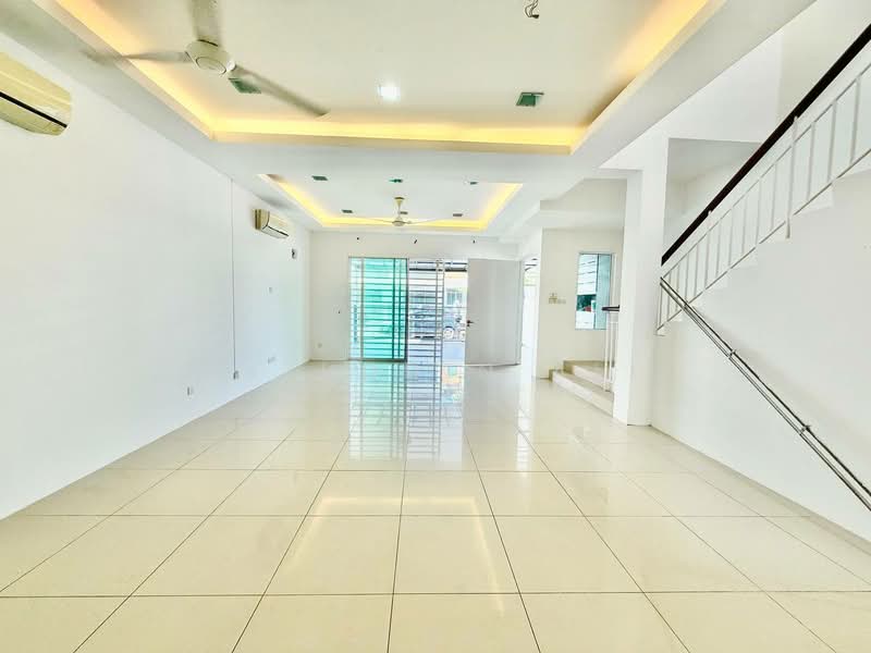 Rumah Teres 3 Tingkat untuk Dijual di Kajang (Selangor) - Aizuddin Ali - Living Room - PropertyGuru.com.my