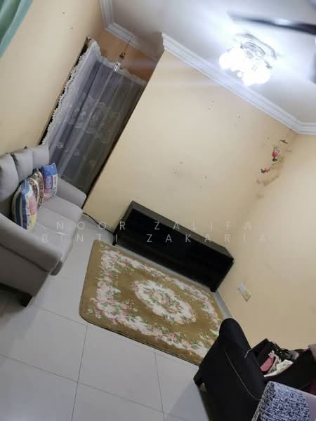 Pangsapuri untuk Disewa di PPR Lembah Subang 2 - Noor Zalifa Binti Zakaria - Living Room - PropertyGuru.com.my