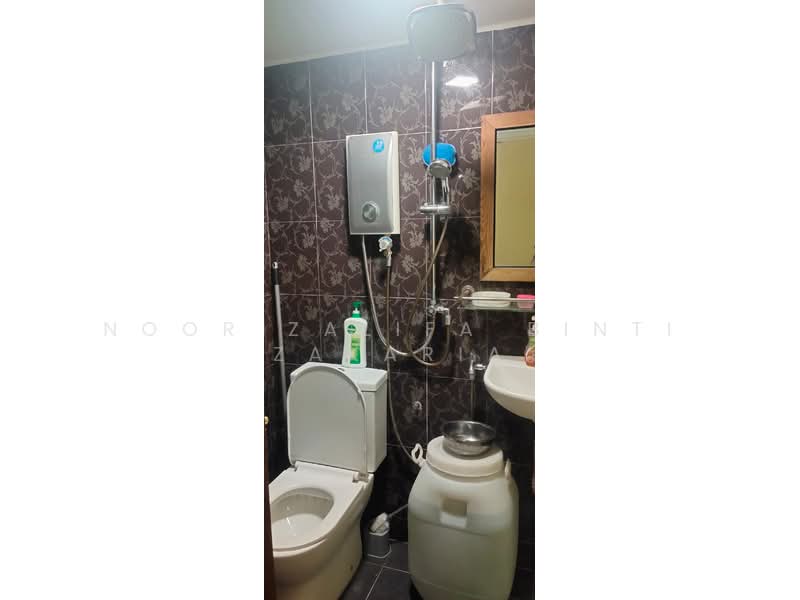 Pangsapuri untuk Disewa di PPR Lembah Subang 2 - Noor Zalifa Binti Zakaria - Bathroom - PropertyGuru.com.my