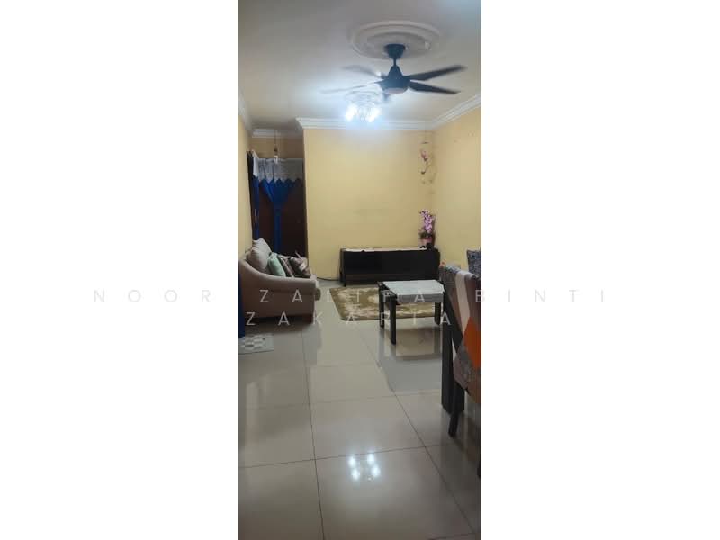 Pangsapuri untuk Disewa di PPR Lembah Subang 2 - Noor Zalifa Binti Zakaria - Living Room - PropertyGuru.com.my