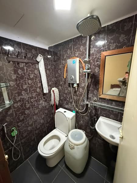 Apartment for Rent at PPR Lembah Subang 2 - Noor Zalifa Binti Zakaria - Bathroom - PropertyGuru.com.my