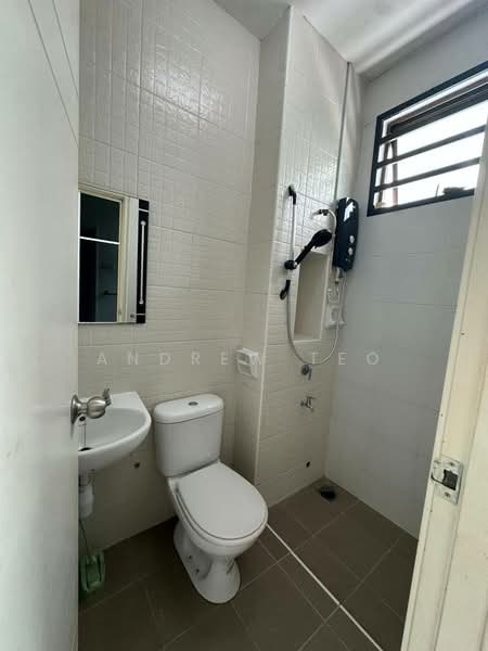 Rumah Teres 2 Tingkat untuk Dijual di Taman Damansara Aliff (Tampoi) - Andrew Teo - Bathroom - PropertyGuru.com.my
