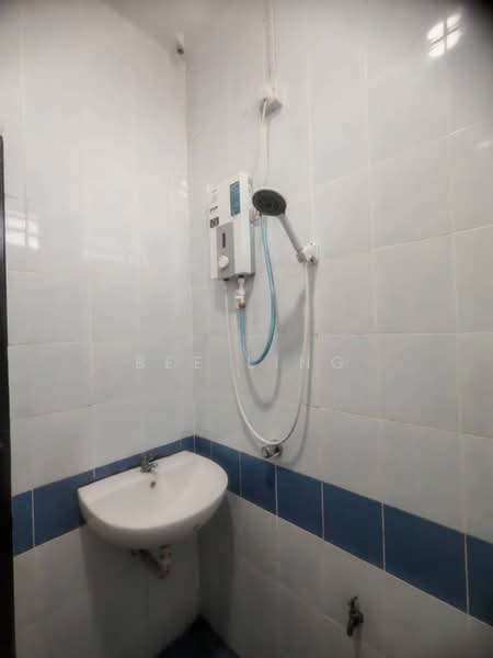 1-storey Terraced House for Sale in Telok Air Tawar (Butterworth) - Bee Ling - Bathroom - PropertyGuru.com.my