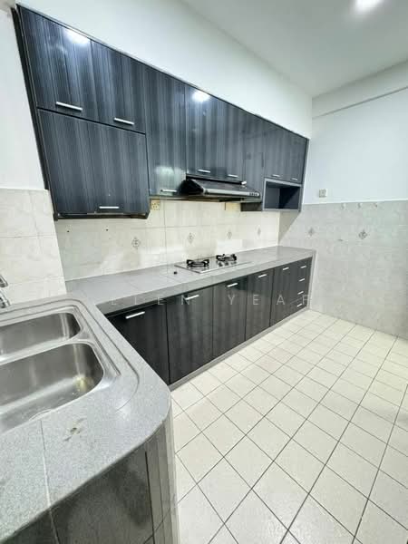 Pangsapuri untuk Dijual di Pangsapuri Persiaran Tanjung - Ellen Yeap - Kitchen - PropertyGuru.com.my