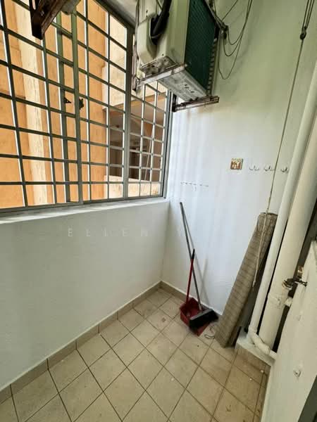 Pangsapuri untuk Dijual di Pangsapuri Persiaran Tanjung - Ellen Yeap - Balcony - PropertyGuru.com.my