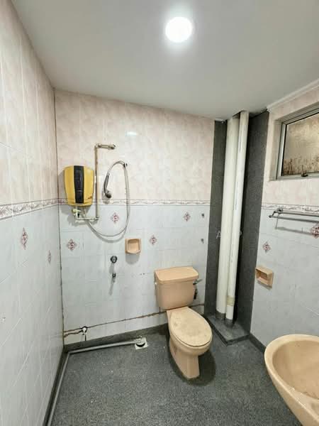 Pangsapuri untuk Dijual di Pangsapuri Persiaran Tanjung - Ellen Yeap - Bathroom - PropertyGuru.com.my