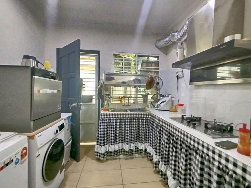 Rumah Teres 2 Tingkat untuk Dijual di Dengkil (Selangor) - Syazue Wanie - Kitchen - PropertyGuru.com.my