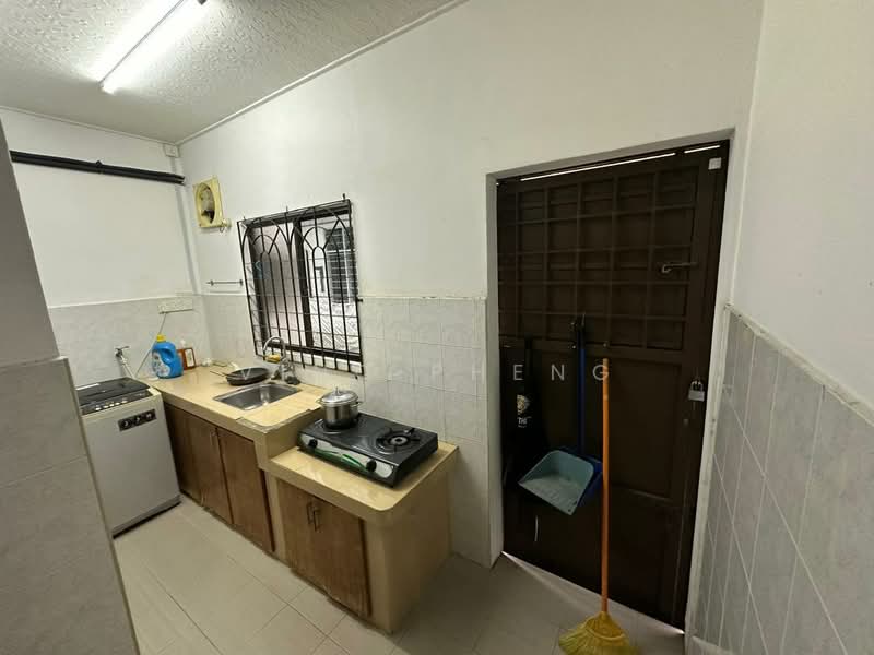 2-storey Terraced House for Rent in Taman Pantai Emas (Klebang) - Vinc Pheng - Kitchen - PropertyGuru.com.my