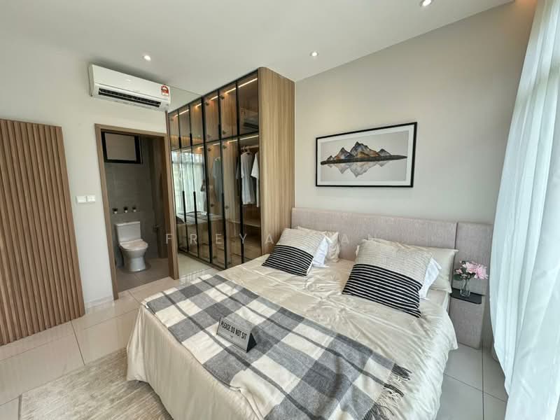 Service Residence for Sale at Topaz @ Crest@Austin - Freya Gan - Bedroom - PropertyGuru.com.my