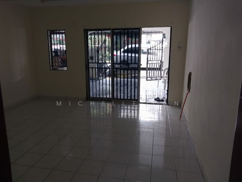 Rumah Teres untuk Dijual di Kajang (Selangor) - Michelle Tan - Entrance - PropertyGuru.com.my