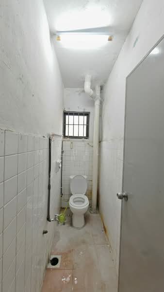 Shop / Office for Rent in Taman Johor Jaya (Johor Bahru) - Michelle He - Bathroom - PropertyGuru.com.my
