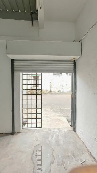 Shop / Office for Rent in Taman Johor Jaya (Johor Bahru) - Michelle He - Entrance - PropertyGuru.com.my