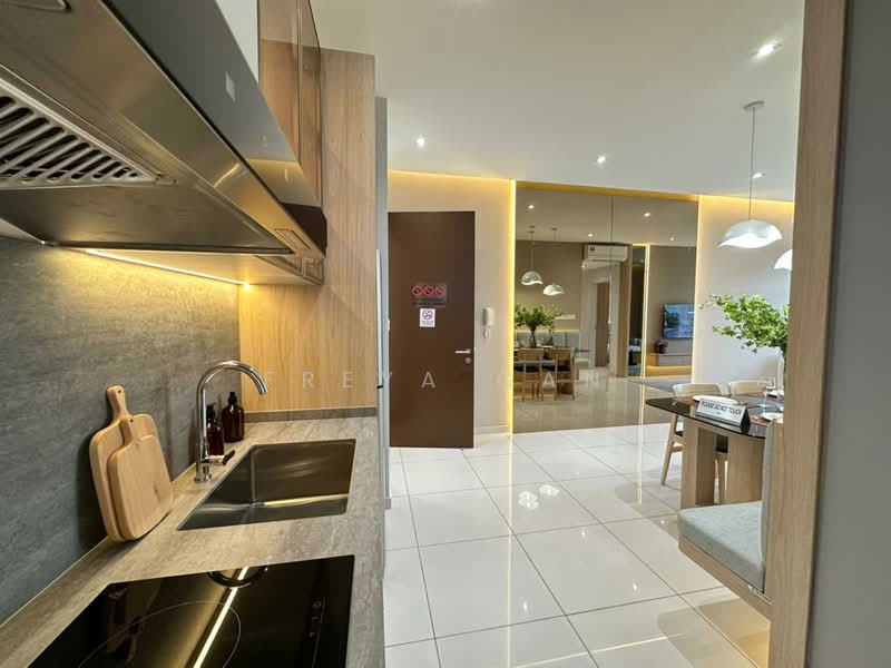 Servis Apartment untuk Dijual di Topaz @ Crest@Austin - Freya Gan - Kitchen - PropertyGuru.com.my