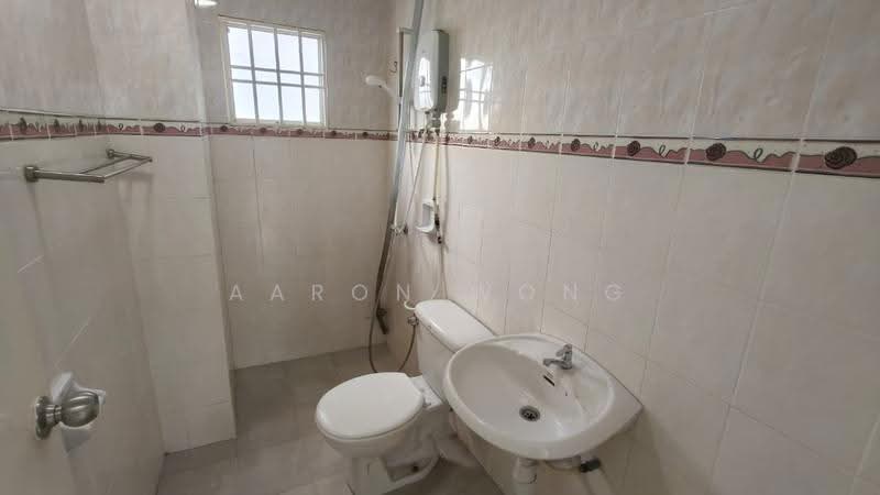 Pangsapuri untuk Dijual di Jalil Damai Apartments - Aaron Wong - Bathroom - PropertyGuru.com.my